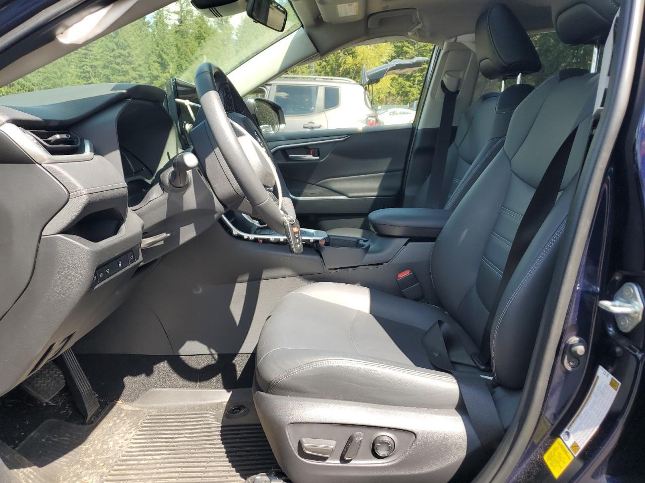 2024 TOYOTA RAV4 XLE P - Фото 7