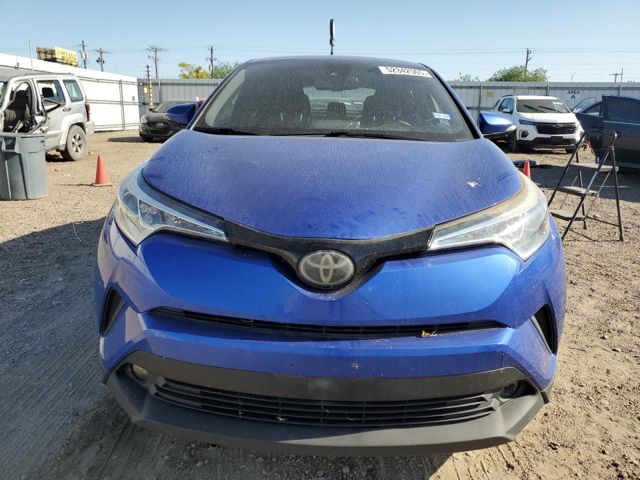 2018 TOYOTA C-HR XLE - Image 5