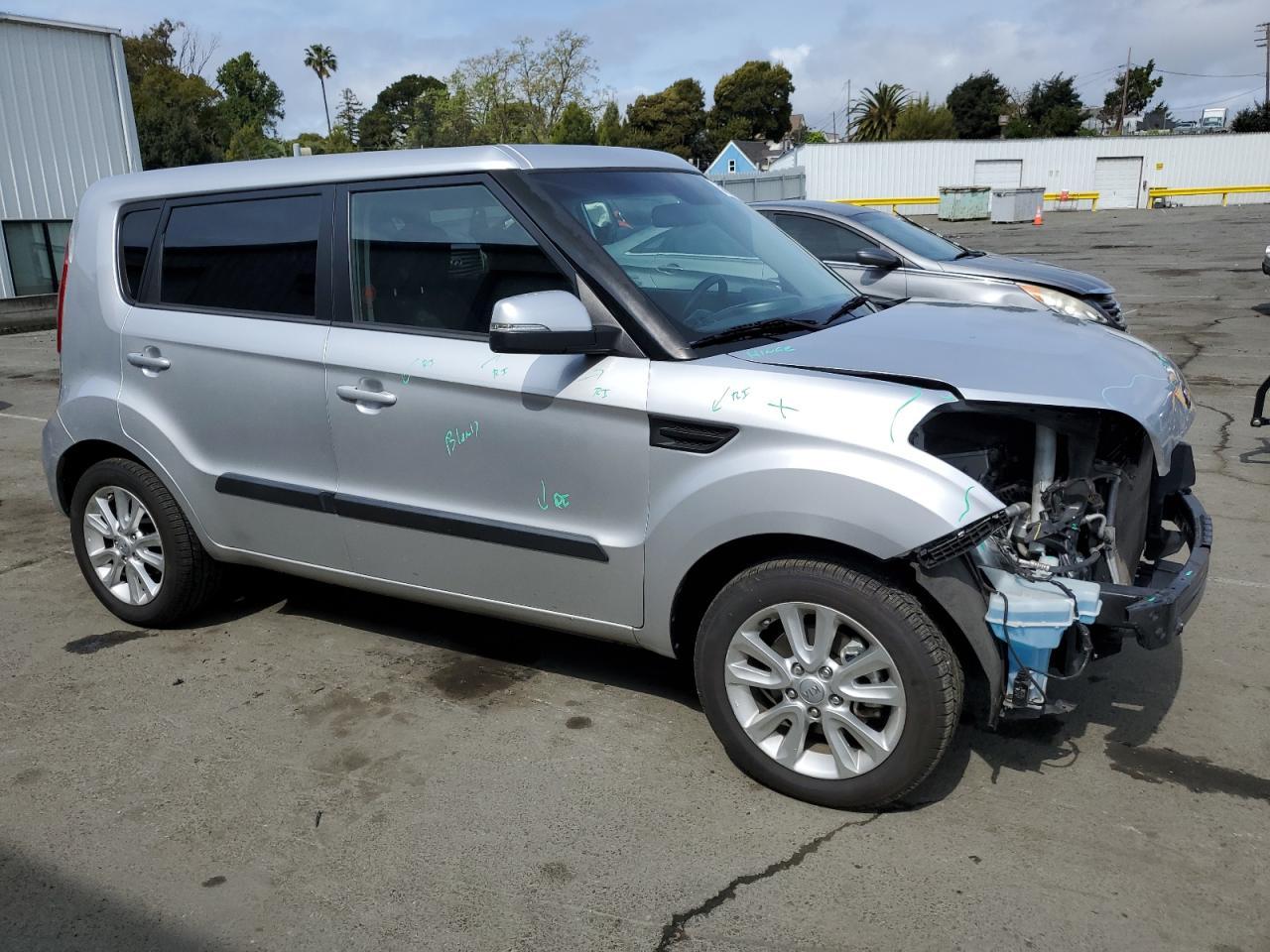 2013 KIA SOUL + - Image 4