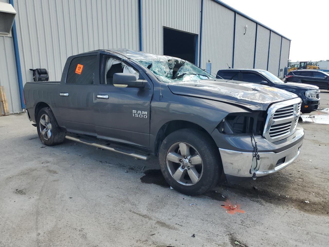 2015 RAM 1500 SLT - Image 4