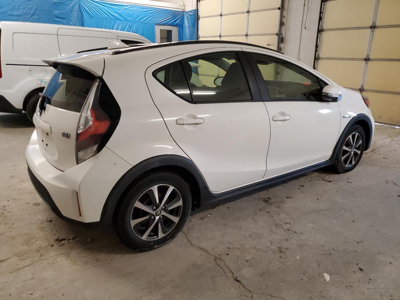 2018 TOYOTA PRIUS C - Image 3