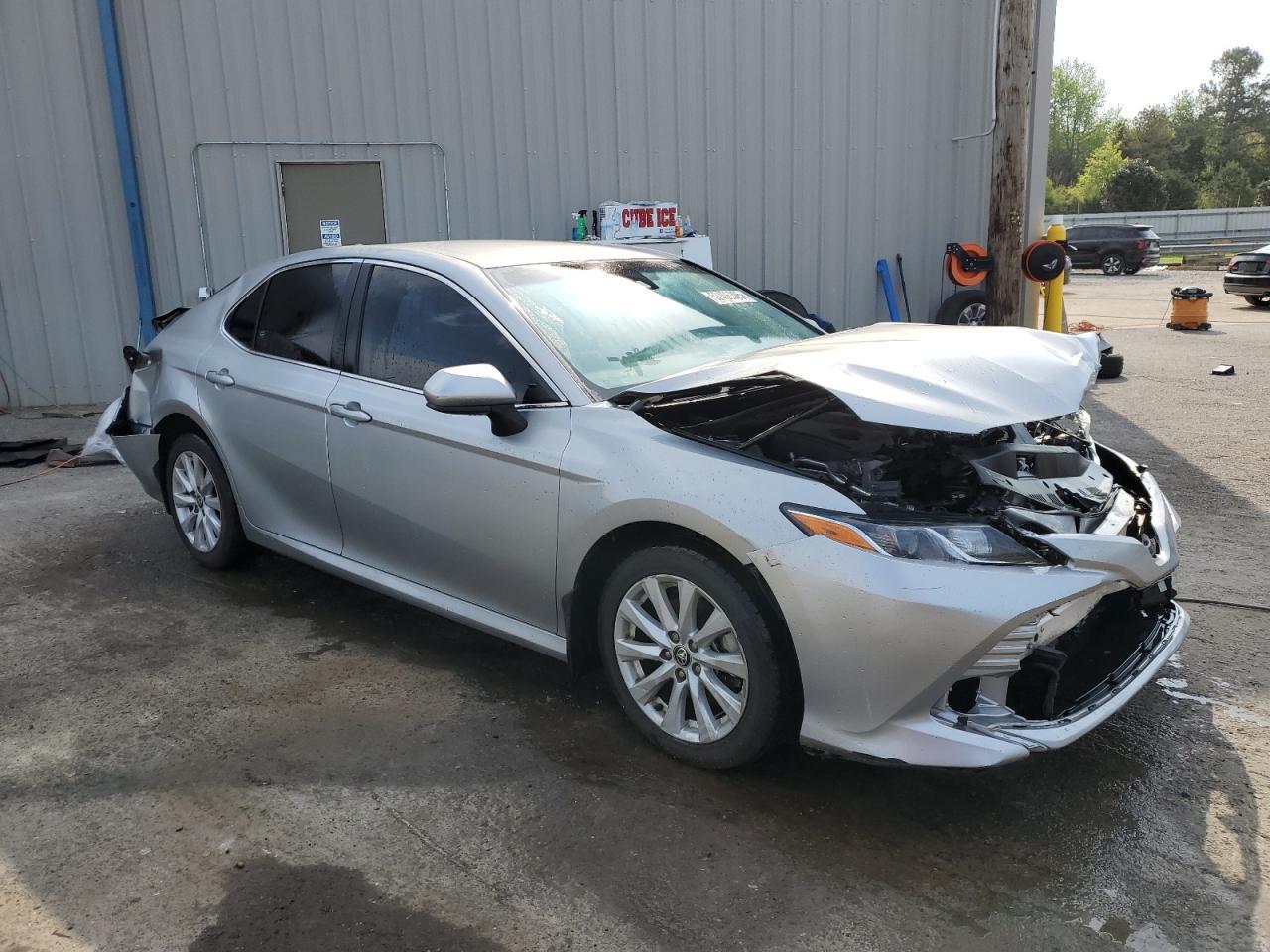 2020 TOYOTA CAMRY LE - Фото 4
