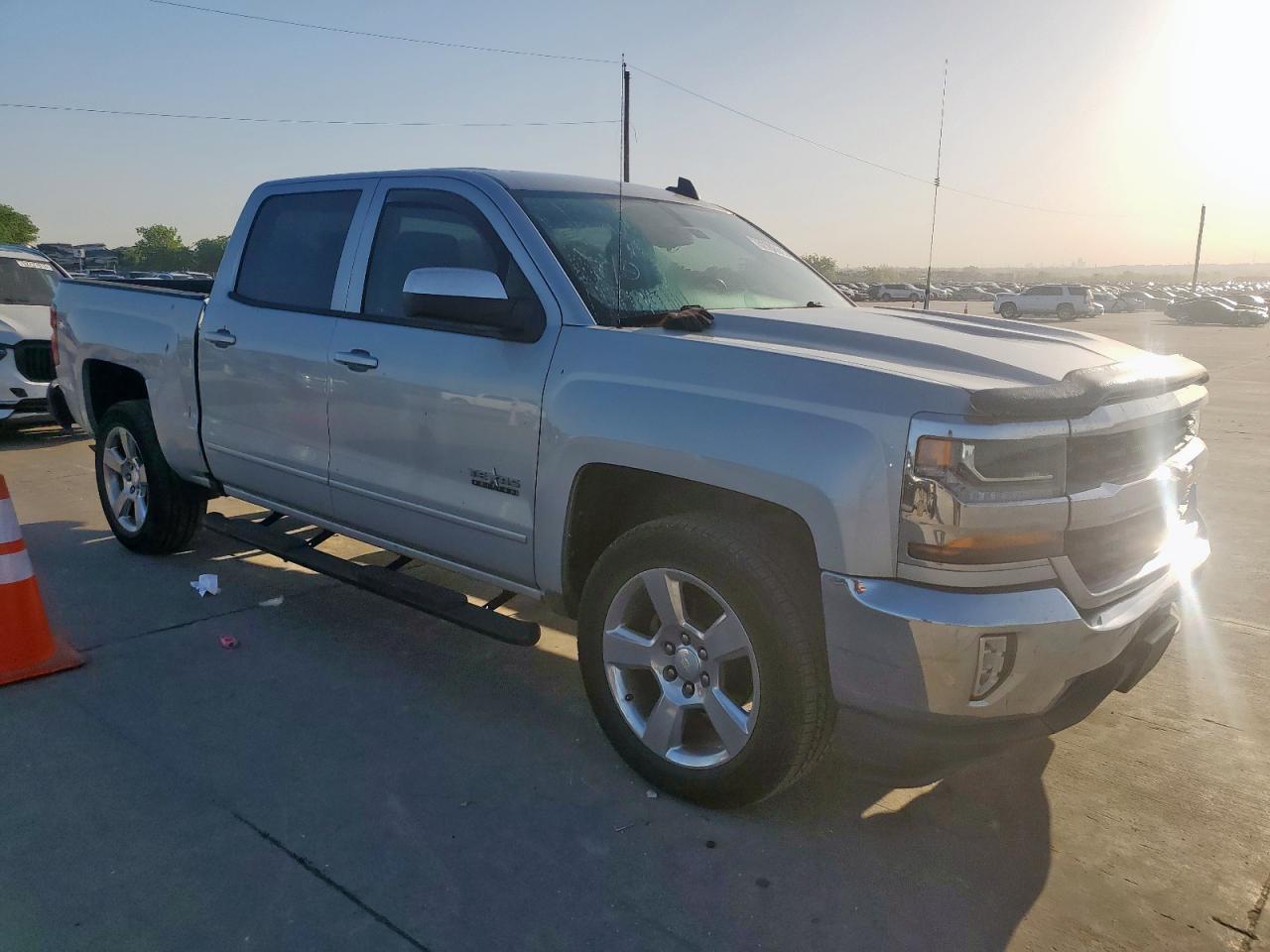 2017 CHEVROLET SILVERADO - Image 4