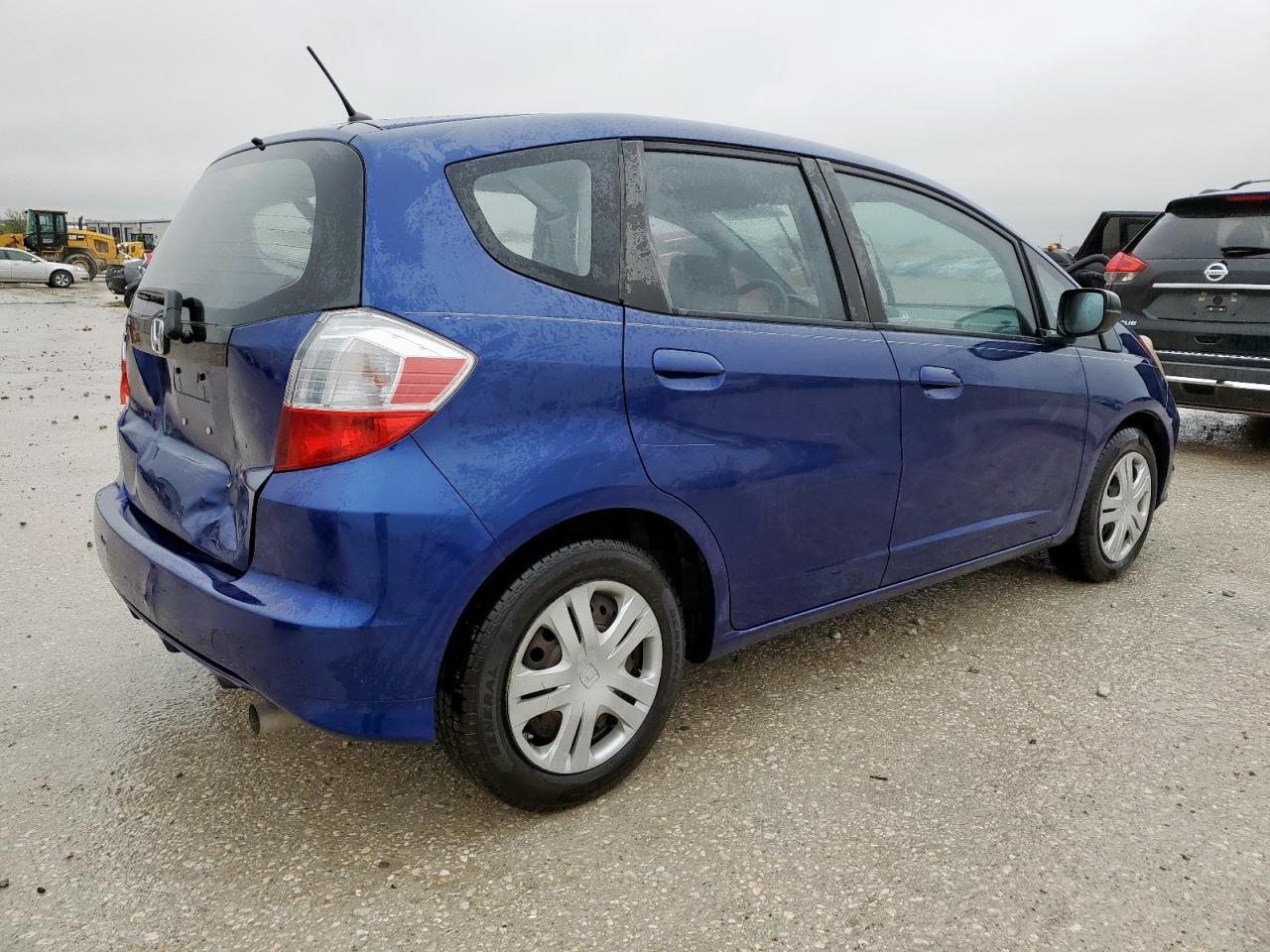 2011 HONDA FIT - Image 3
