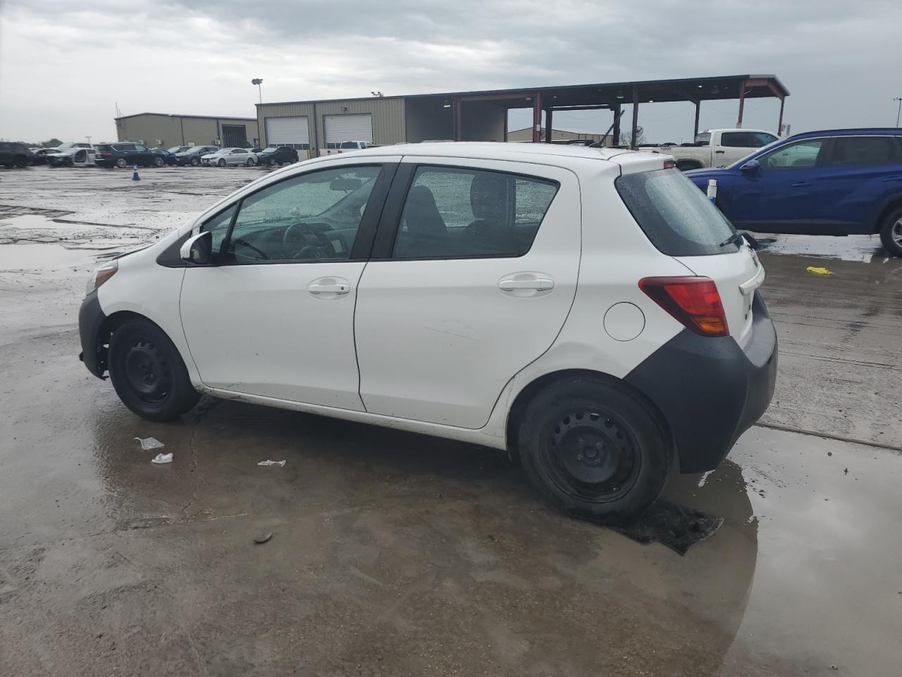 2017 TOYOTA YARIS L - Фото 2