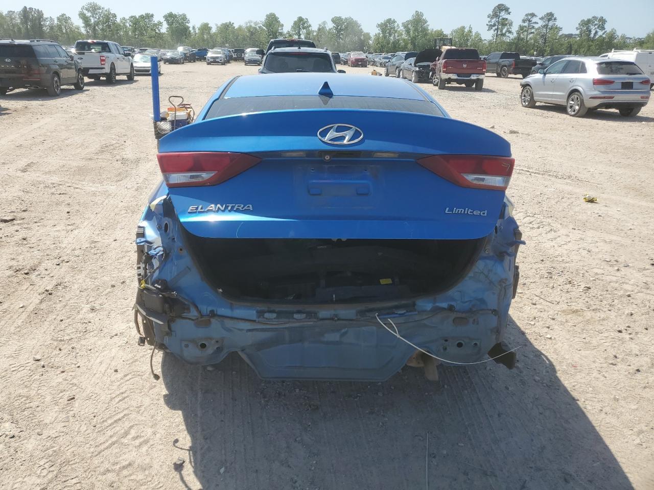 2017 HYUNDAI ELANTRA SE - Image 6