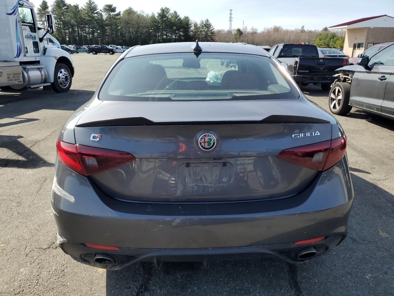 2017 ALFA ROMEO GIULIA TI - Фото 6