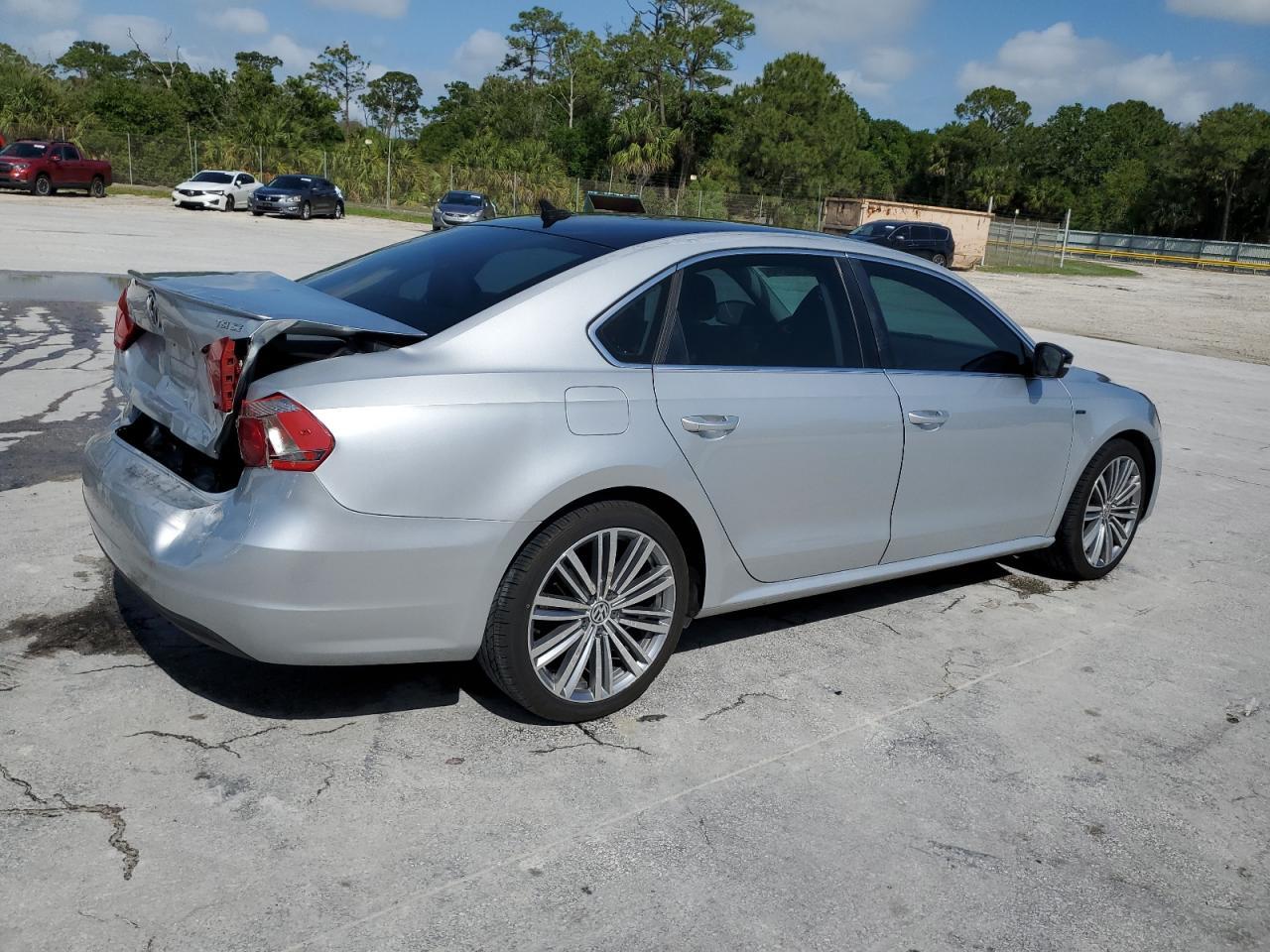 2015 VOLKSWAGEN PASSAT SE - Фото 3