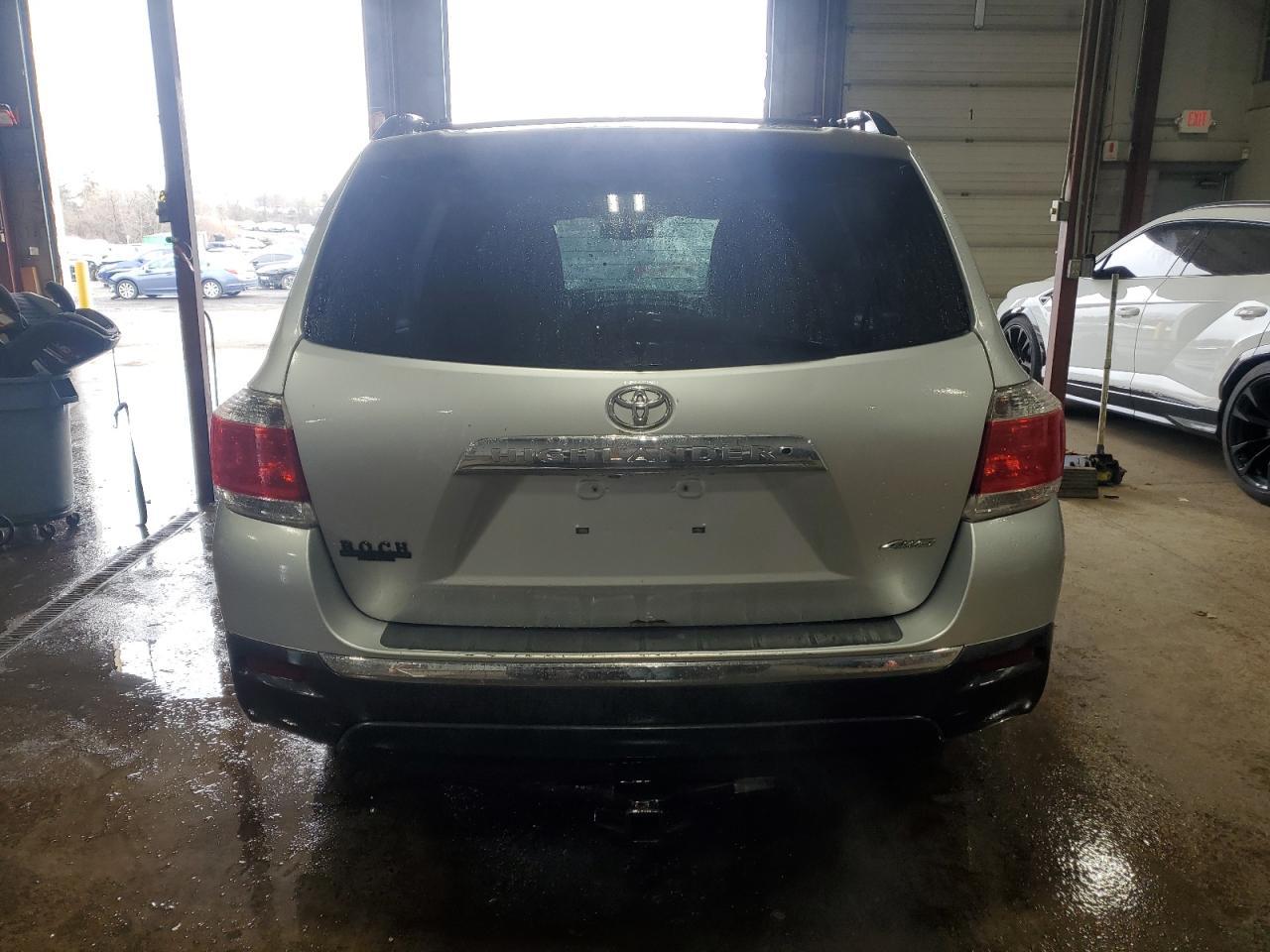 2011 TOYOTA HIGHLANDER - Image 6