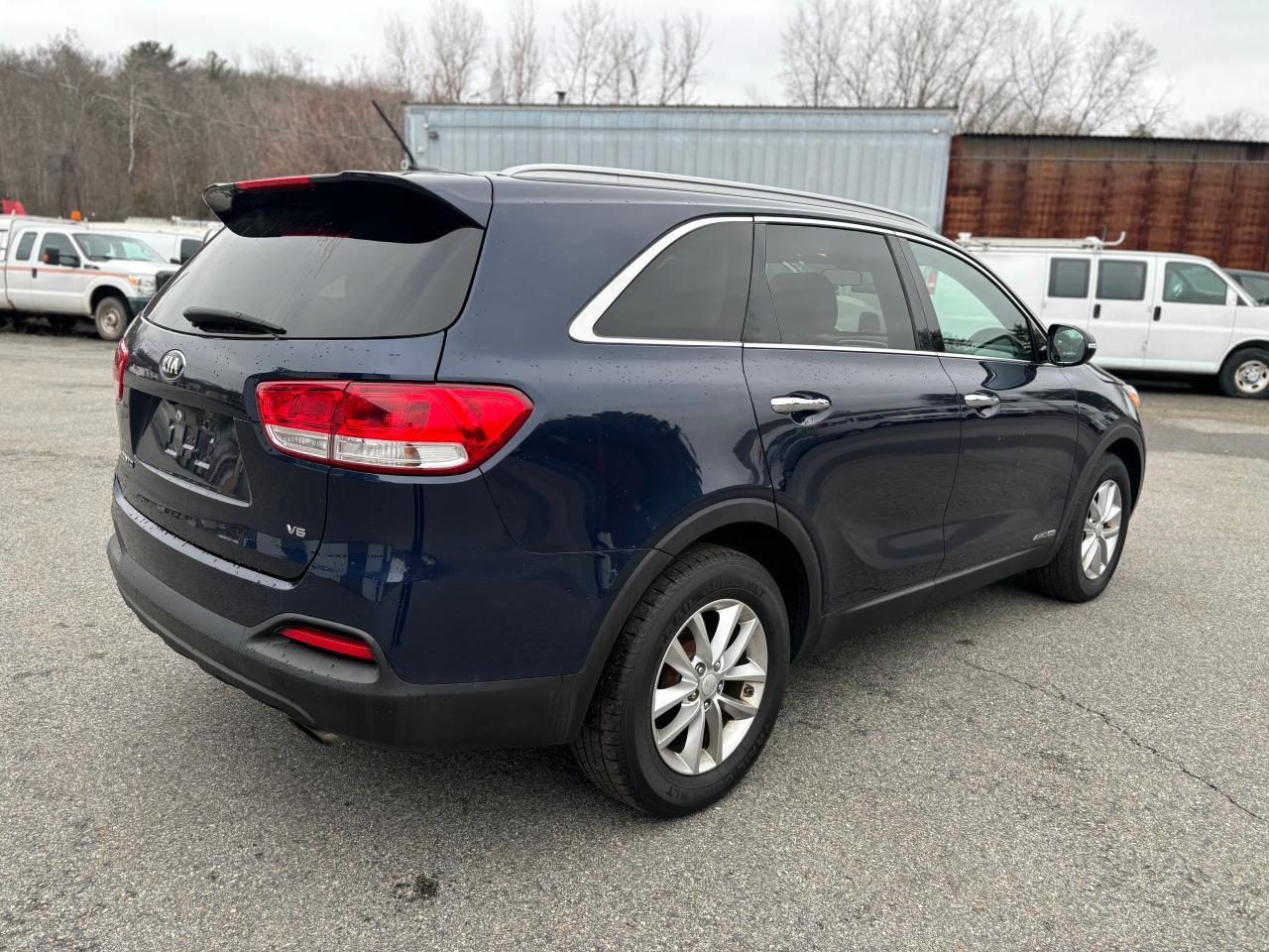 2016 KIA SORENTO LX - Image 4
