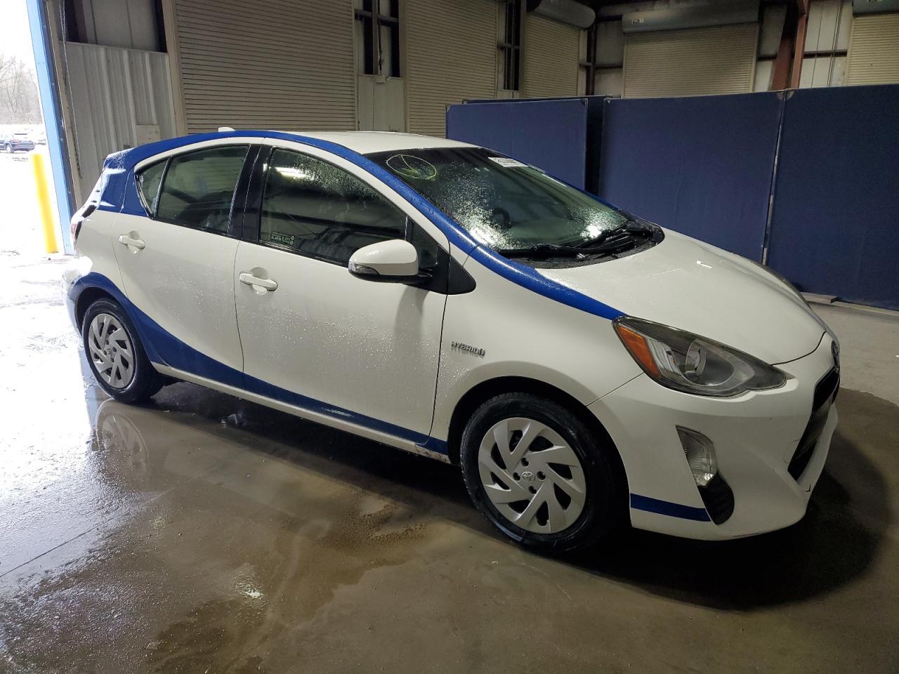 2016 TOYOTA PRIUS C - Image 4