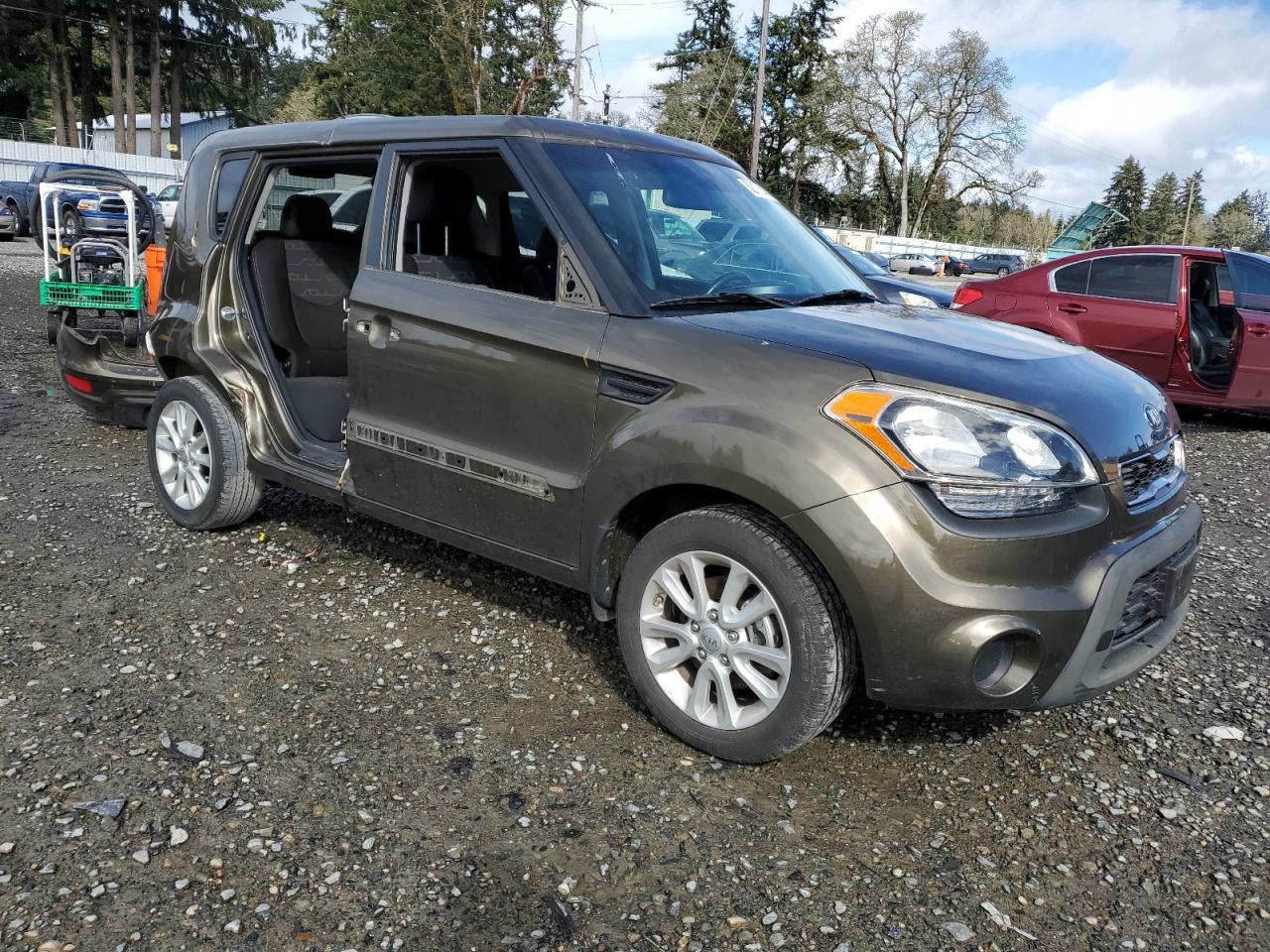 2013 KIA SOUL + - Image 4