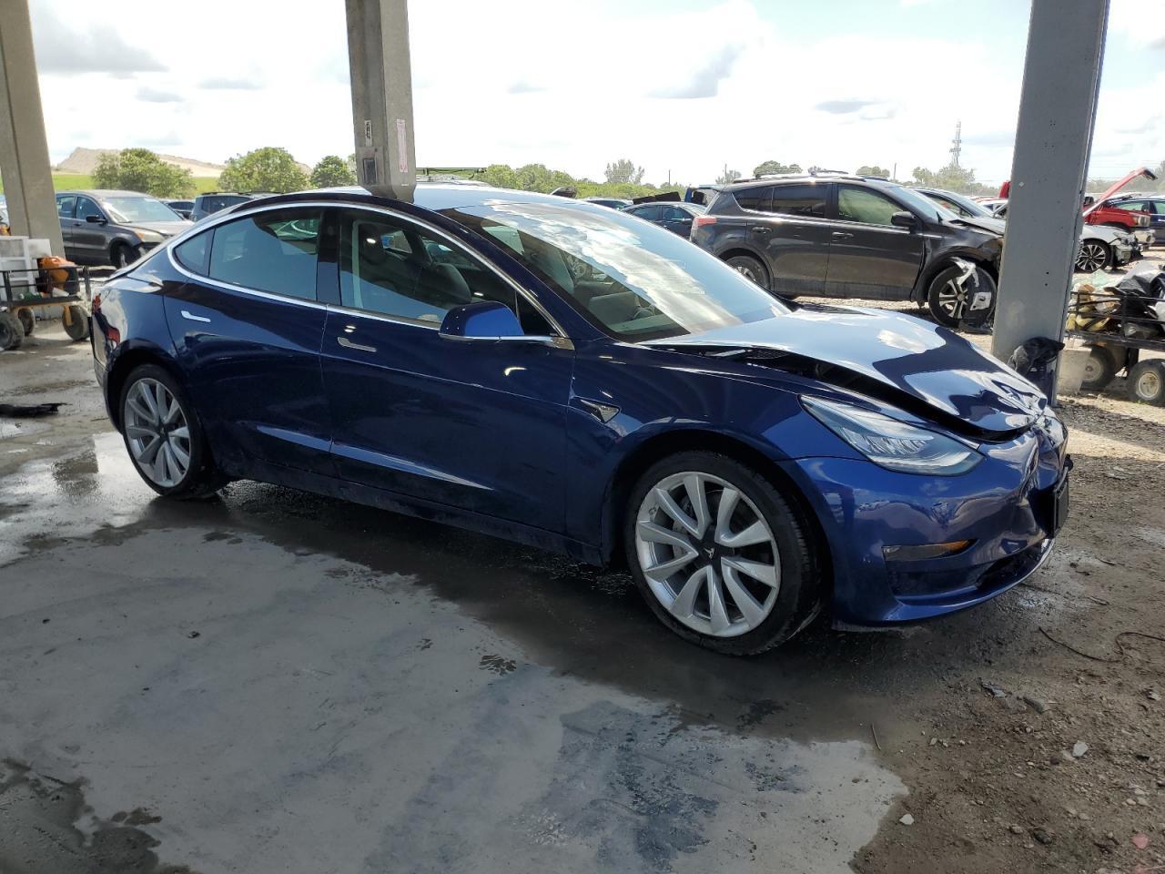 2019 TESLA MODEL 3 - Фото 4