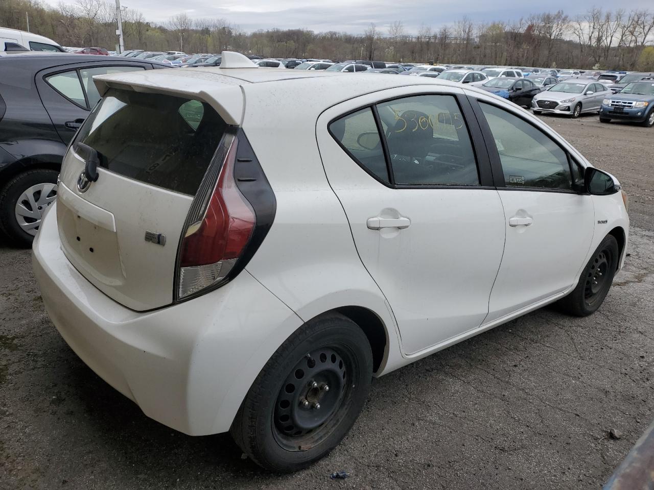 2016 TOYOTA PRIUS C - Image 3