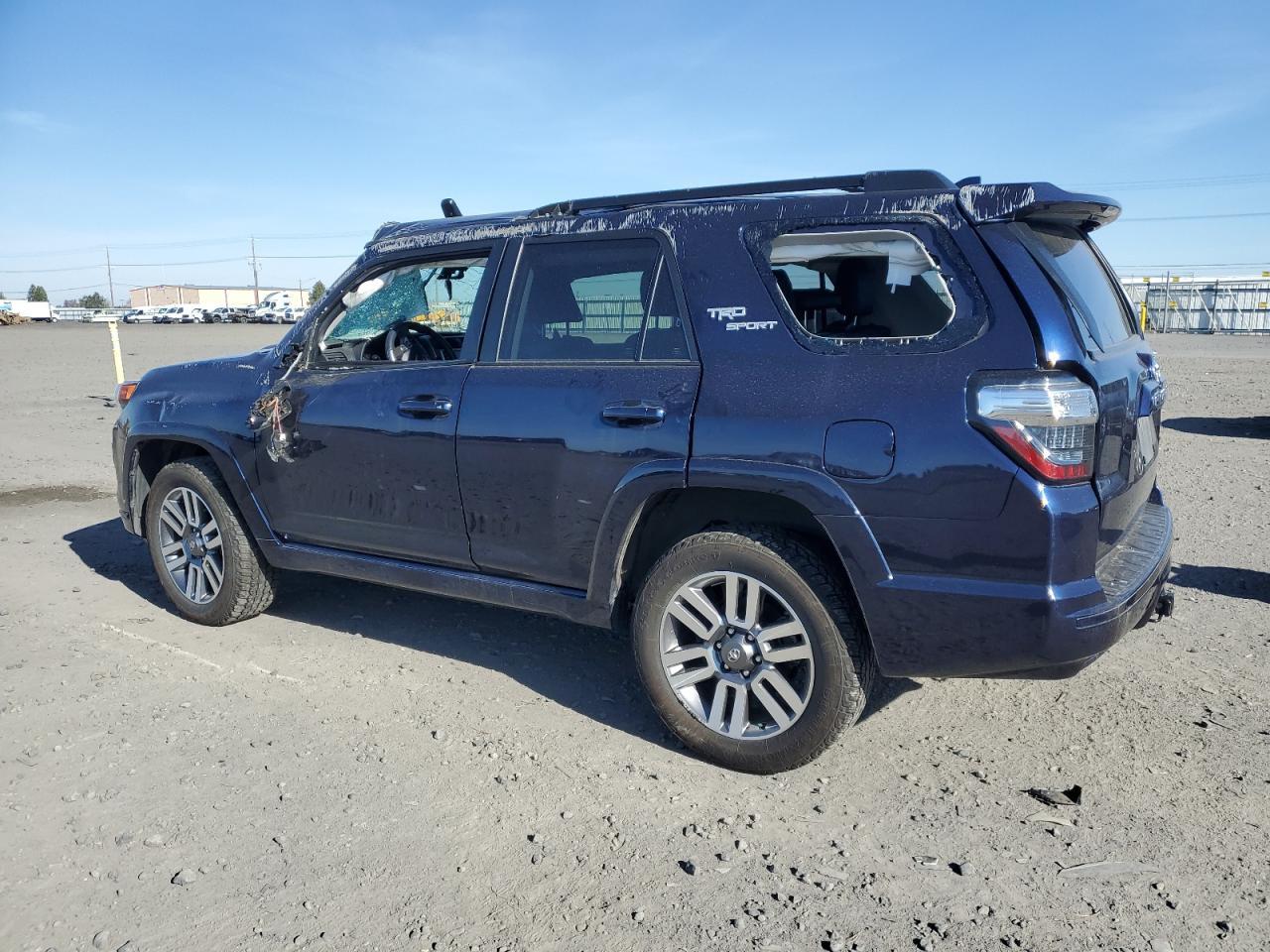 2022 TOYOTA 4RUNNER SR - Фото 2