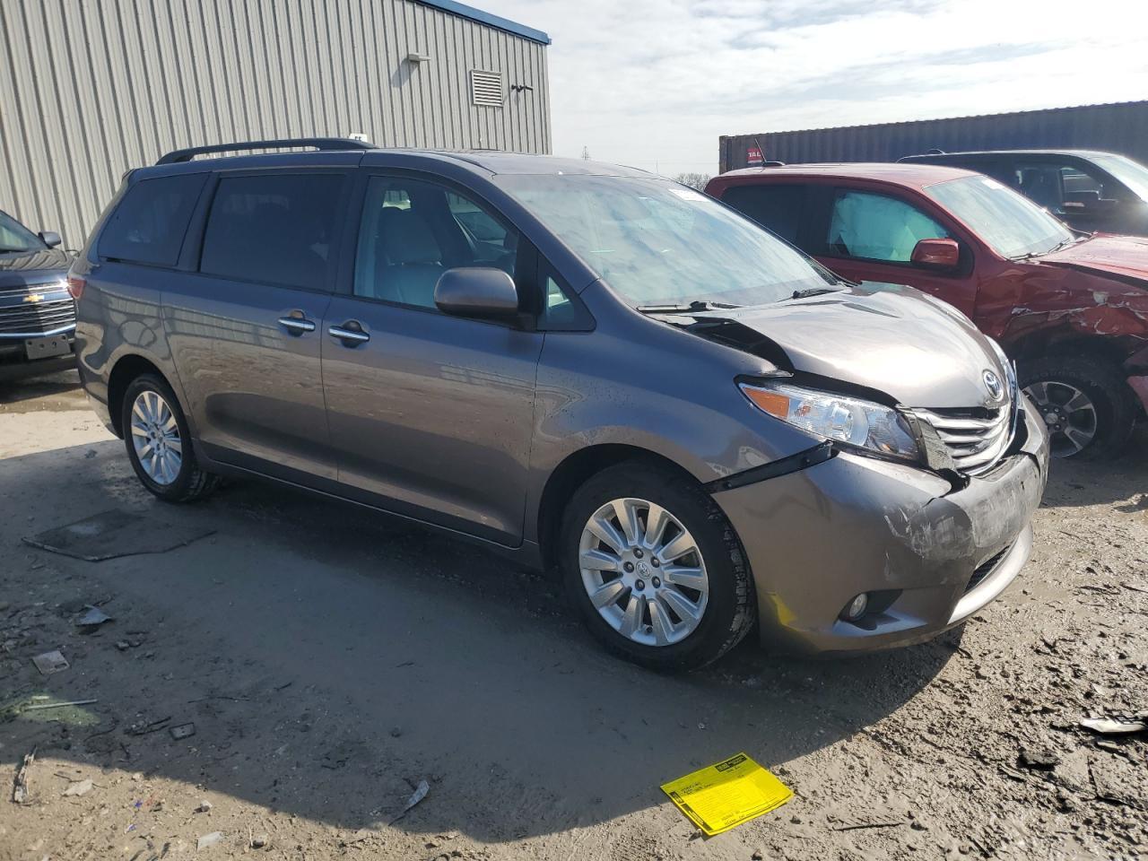 2015 TOYOTA SIENNA XLE - Фото 4