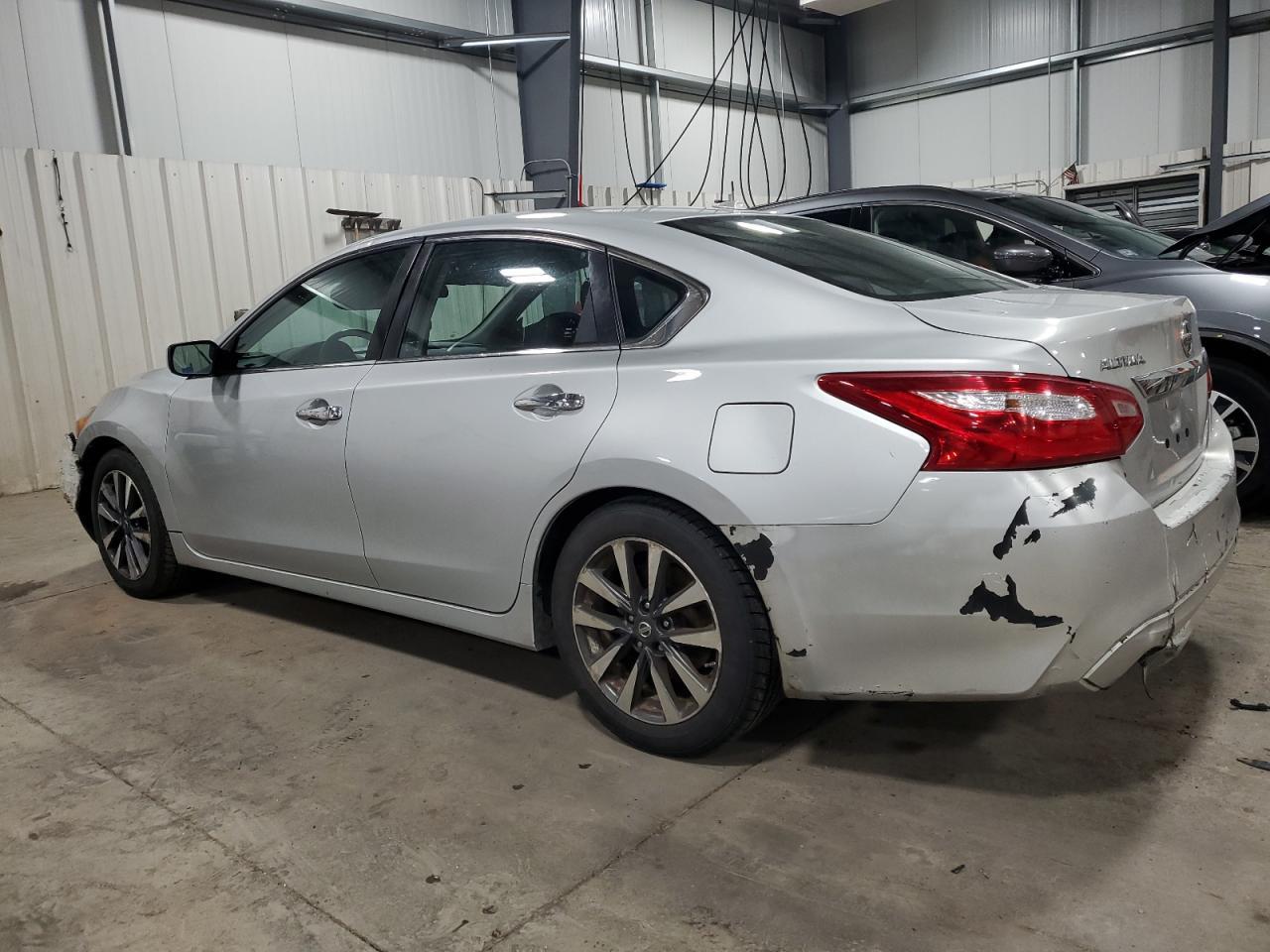 2017 NISSAN ALTIMA 2.5 - Фото 2