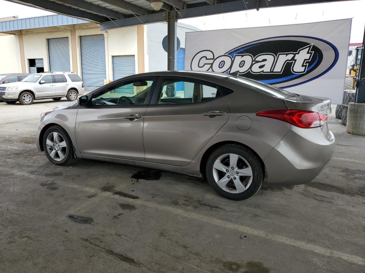 2013 HYUNDAI ELANTRA GL - Image 2