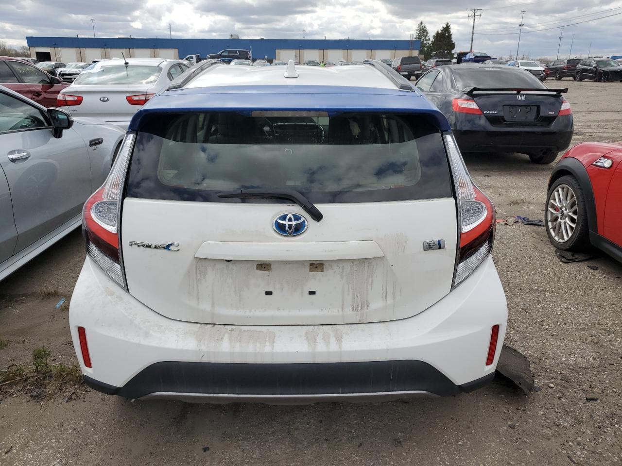 2018 TOYOTA PRIUS C - Image 6