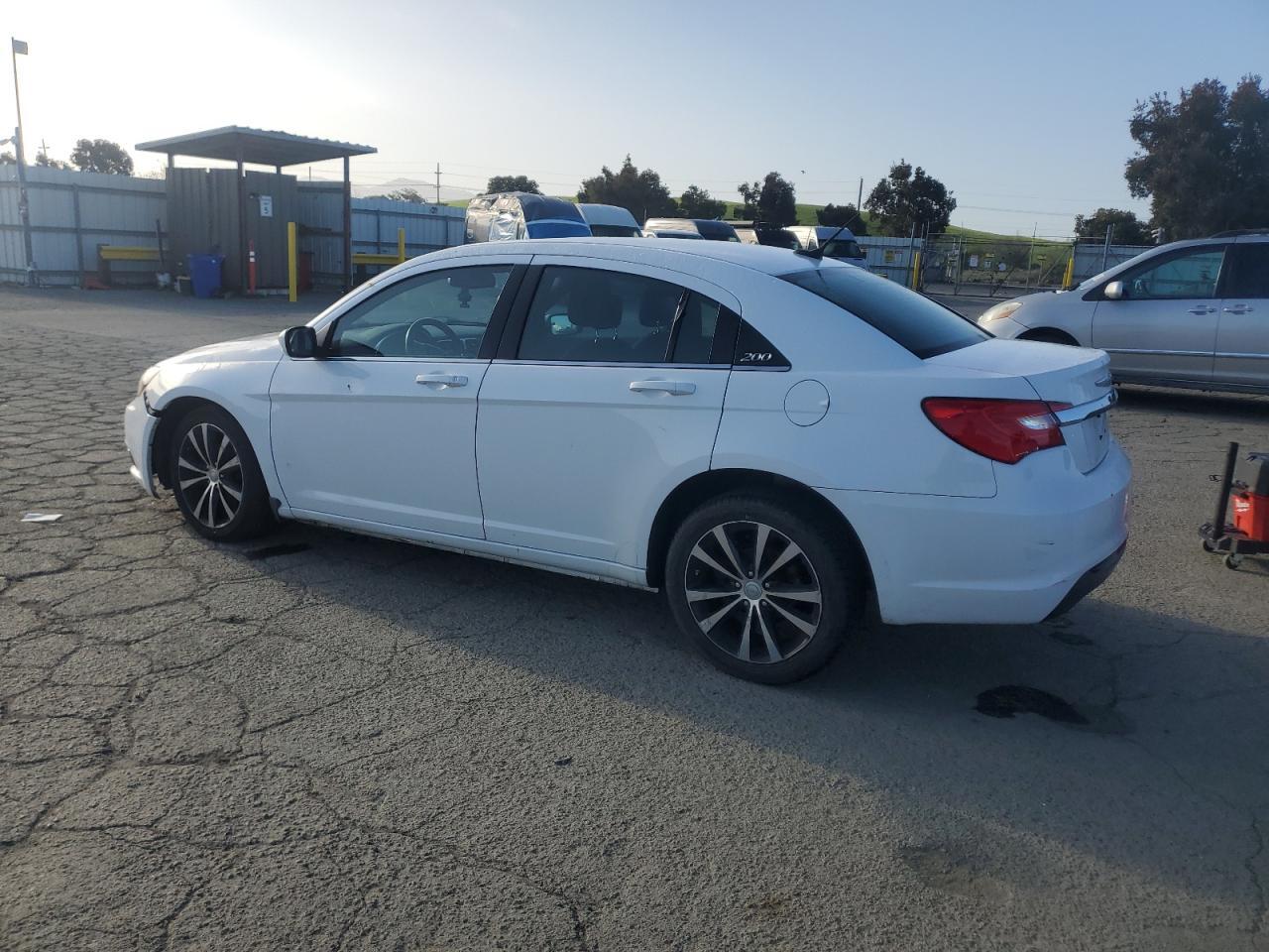 2012 CHRYSLER 200 TOURIN - Image 2
