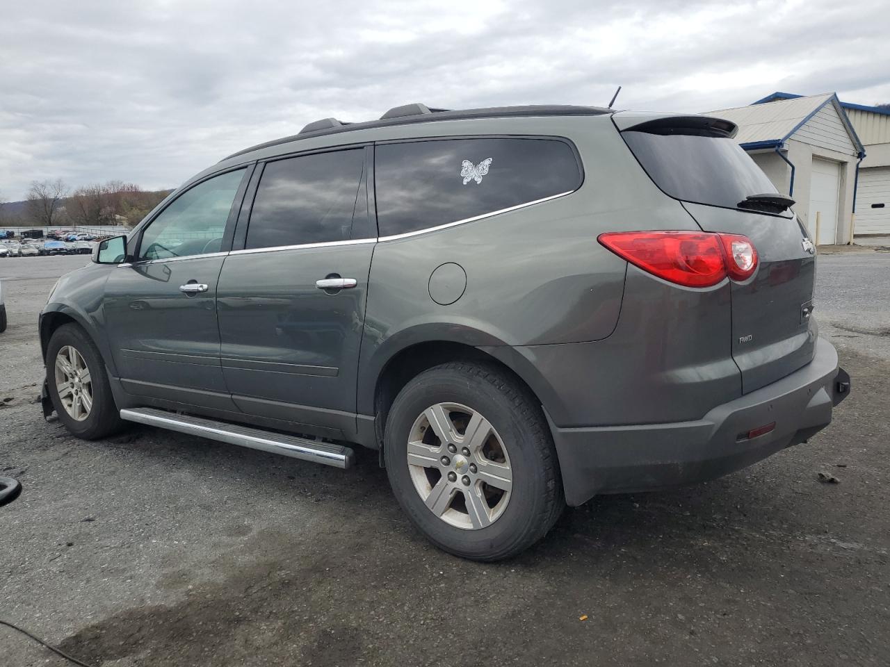 2011 CHEVROLET TRAVERSE L - Image 2