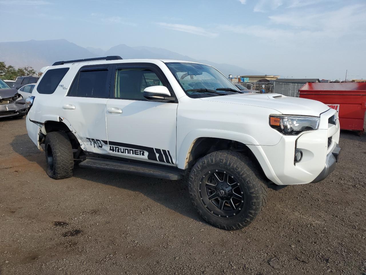 2019 TOYOTA 4RUNNER SR - Фото 4
