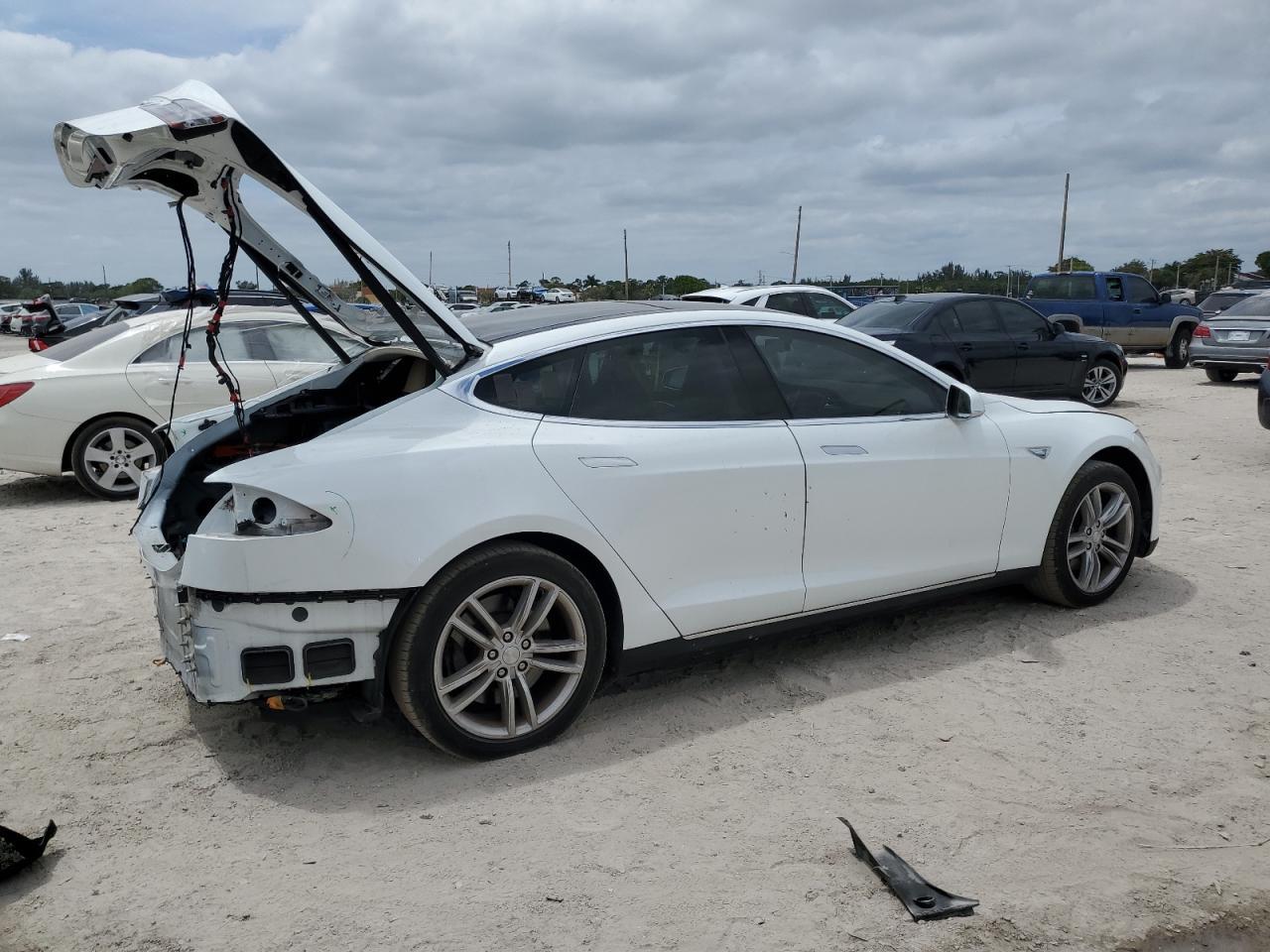 2015 TESLA MODEL S 85 - Фото 3