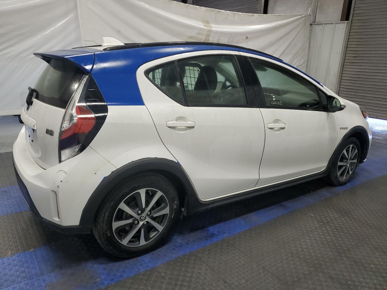 2018 TOYOTA PRIUS C - Фото 3