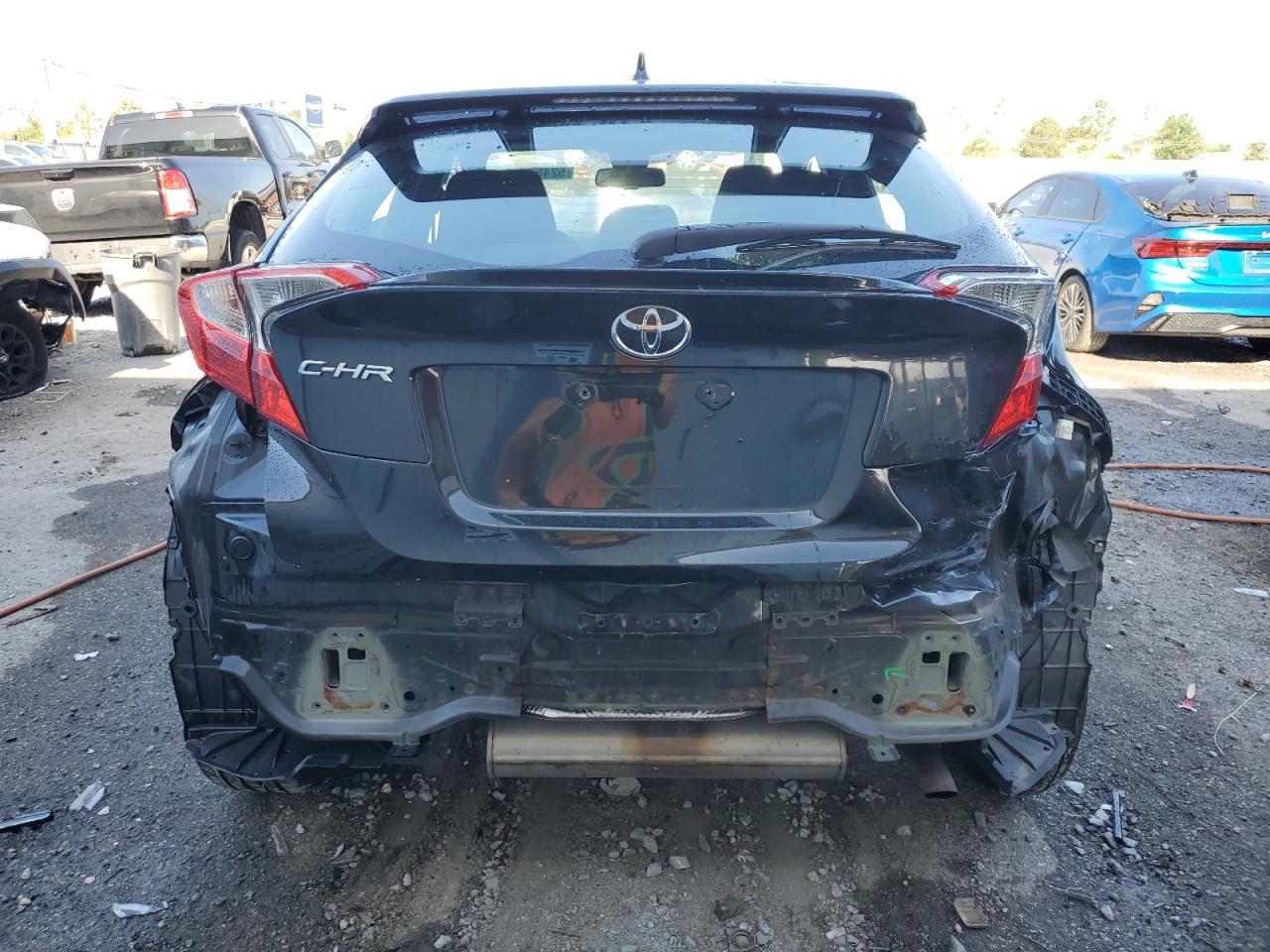 2018 TOYOTA C-HR XLE - Image 6