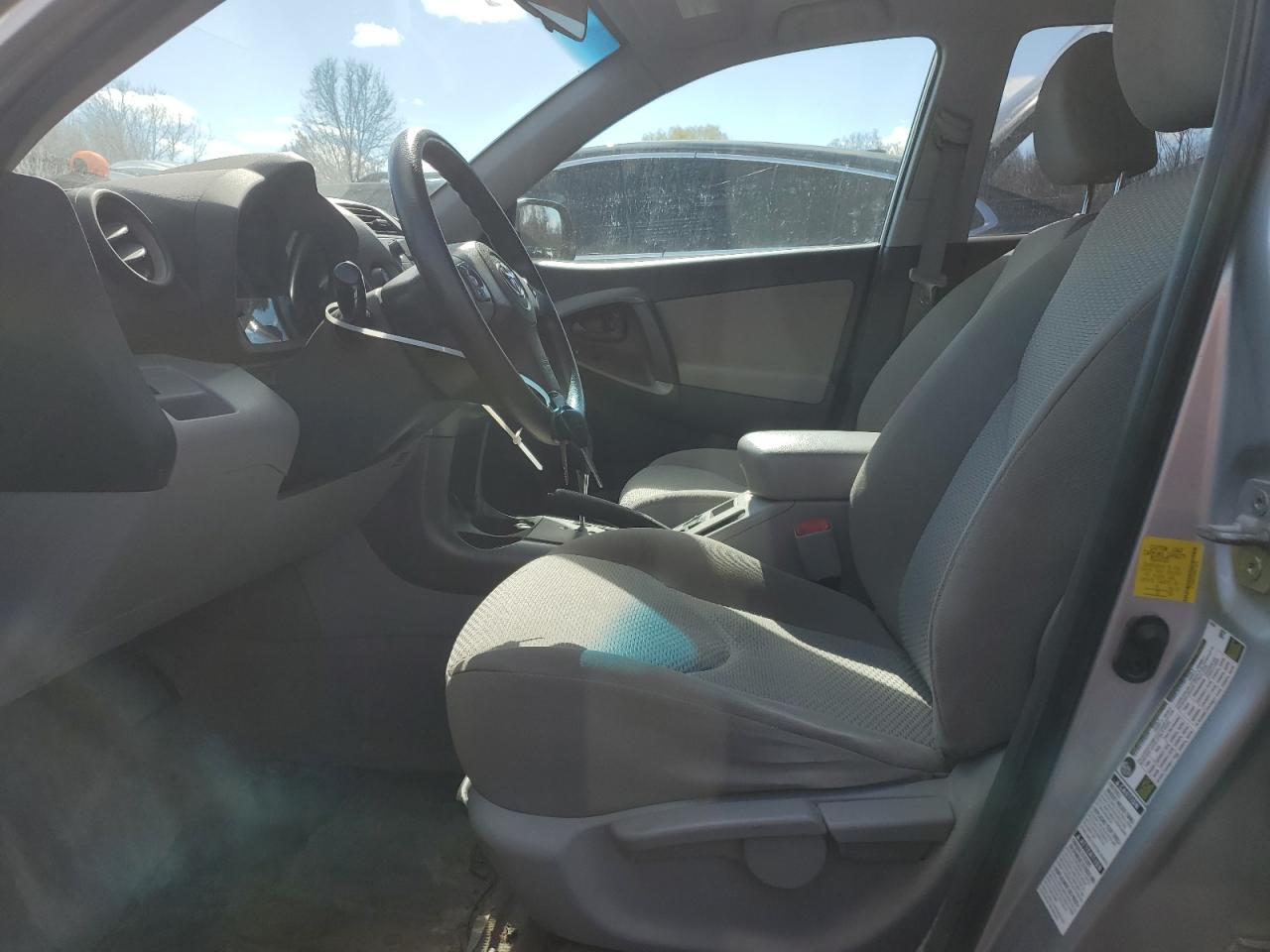 2011 TOYOTA RAV4 - Фото 7