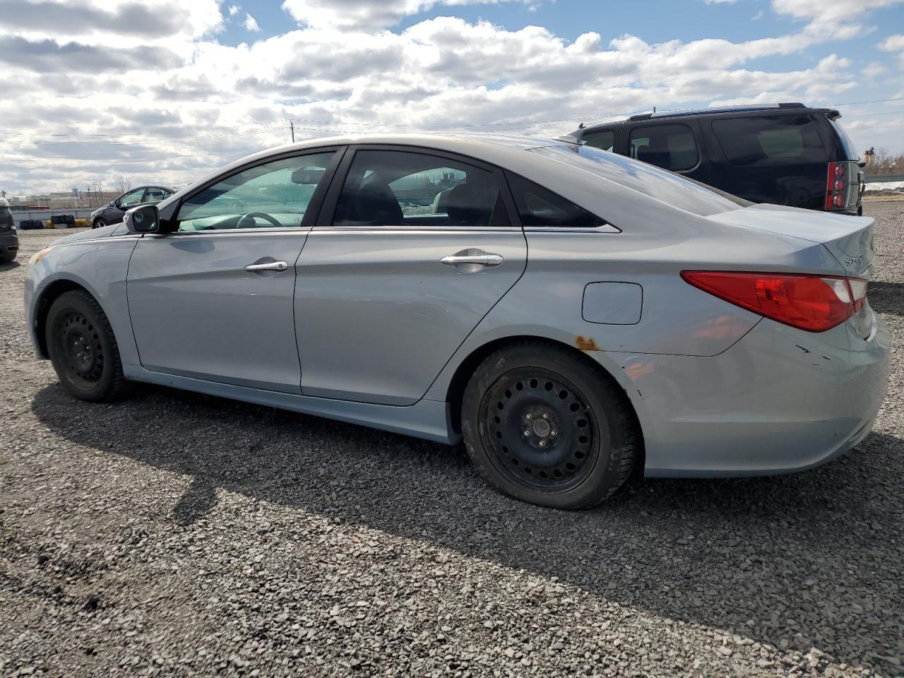 2011 HYUNDAI SONATA SE - Image 2