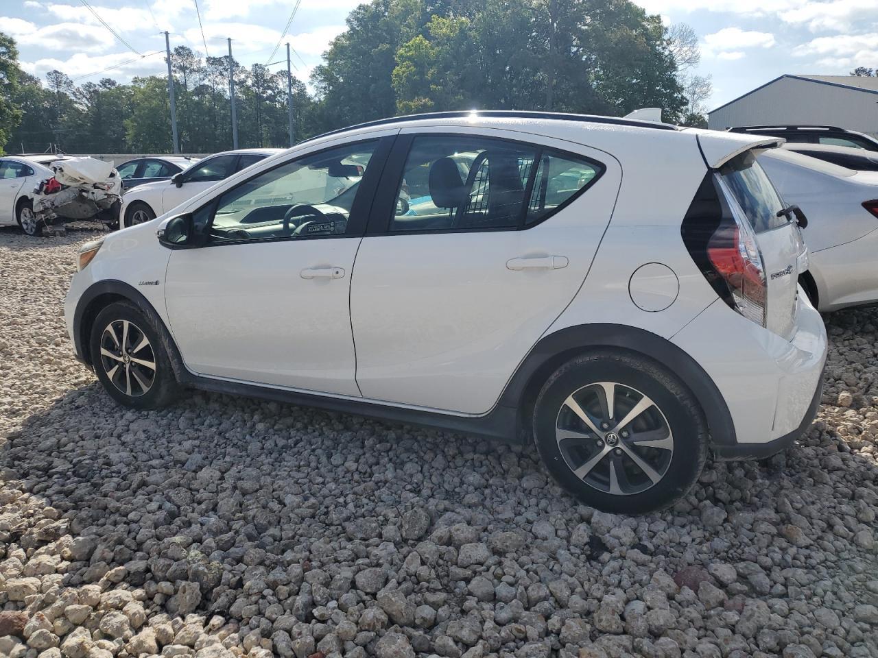 2018 TOYOTA PRIUS C - Image 2