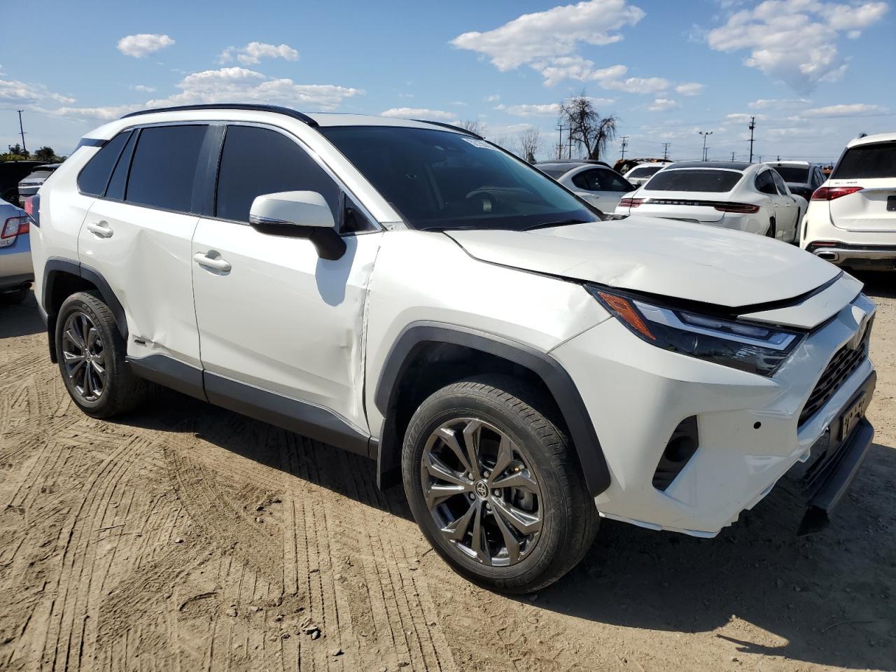 2022 TOYOTA RAV4 XLE P - Image 4