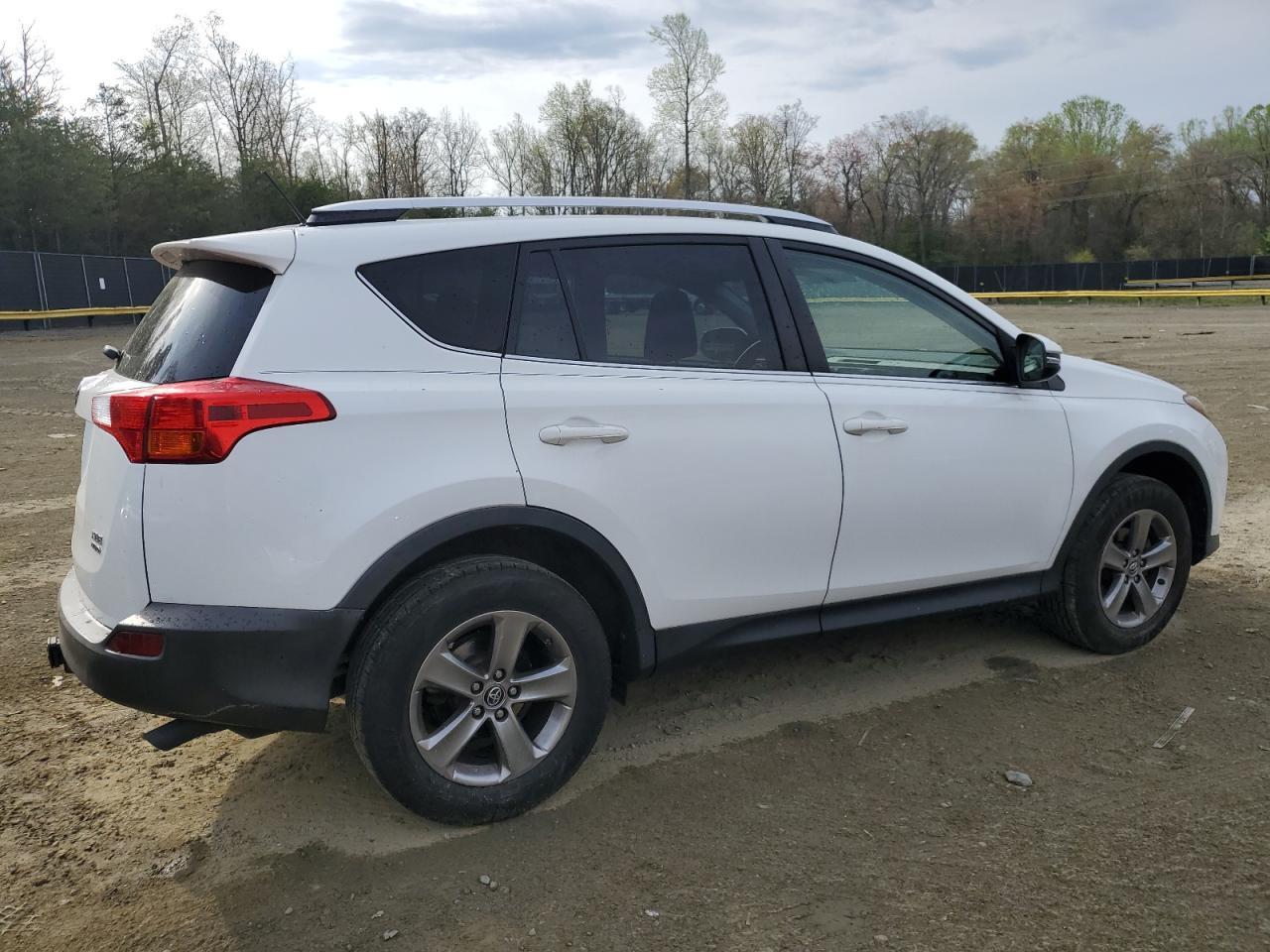 2015 TOYOTA RAV4 XLE - Фото 3