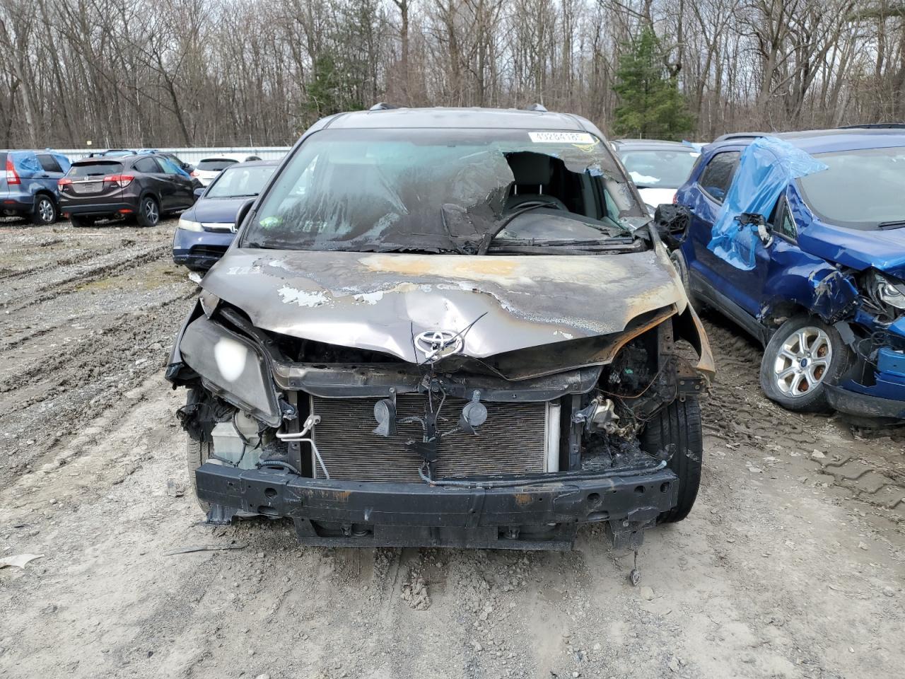 2015 TOYOTA SIENNA XLE - Фото 5