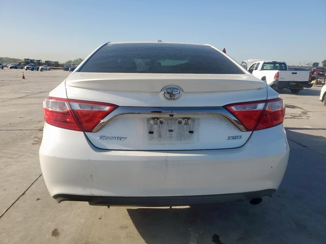 2017 TOYOTA CAMRY LE - Image 6