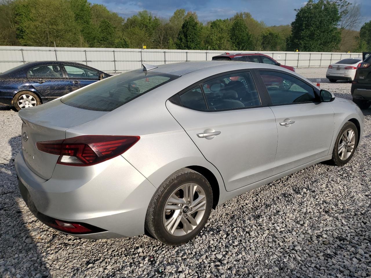 2019 HYUNDAI ELANTRA SE - Фото 3