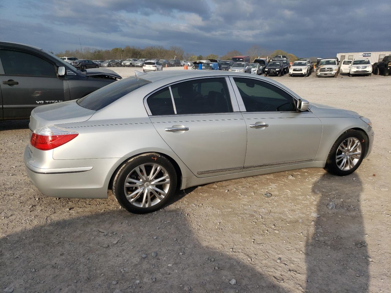 2011 HYUNDAI GENESIS 4. - Image 3