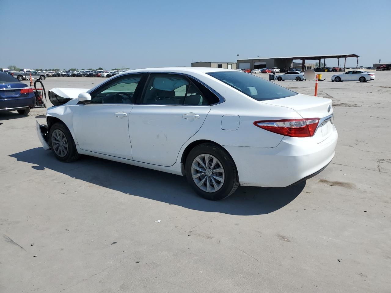 2017 TOYOTA CAMRY LE - Фото 2
