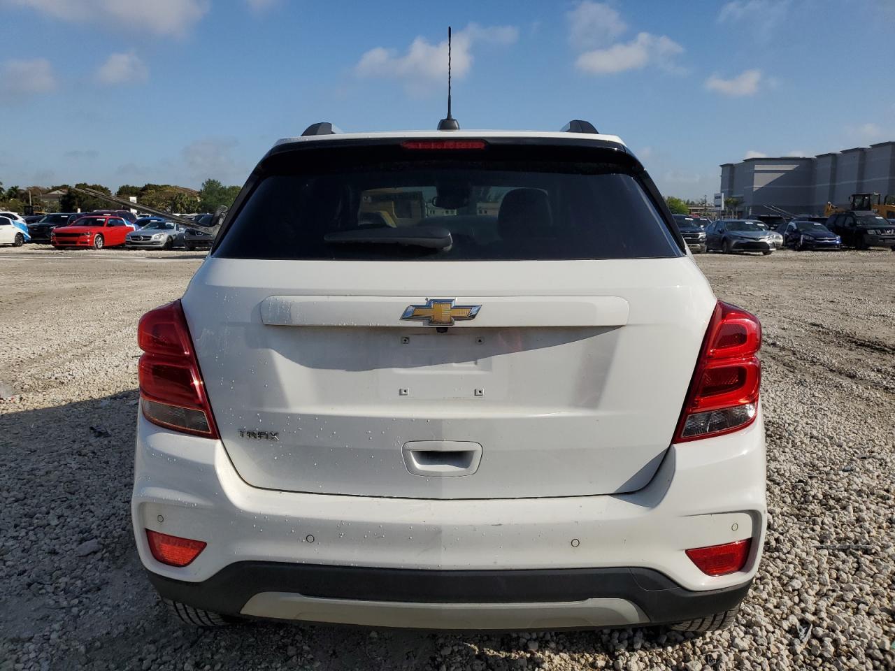 2021 CHEVROLET TRAX 1LT - Image 6