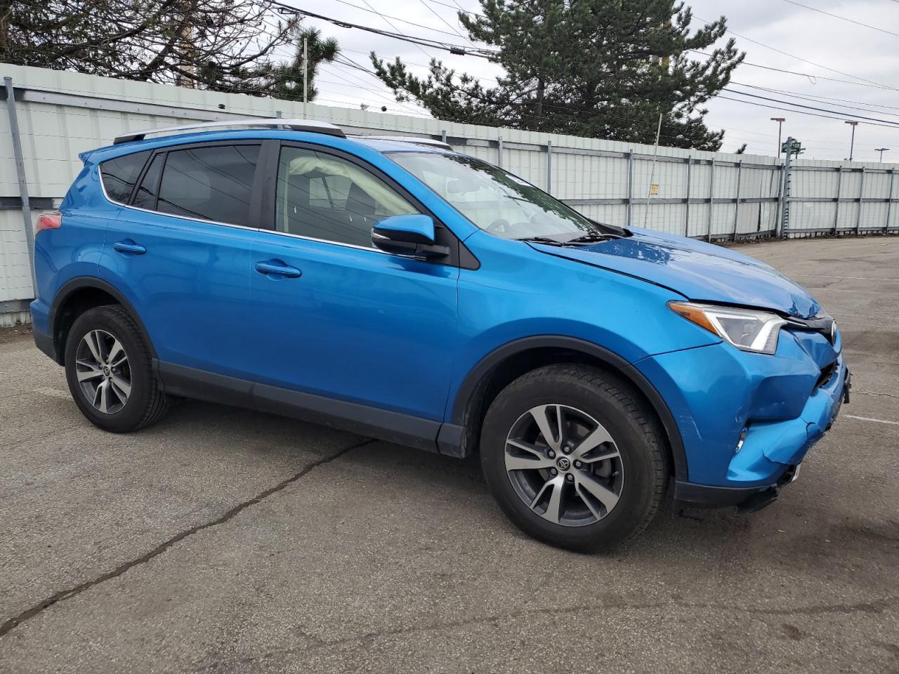 2016 TOYOTA RAV4 XLE - Image 4