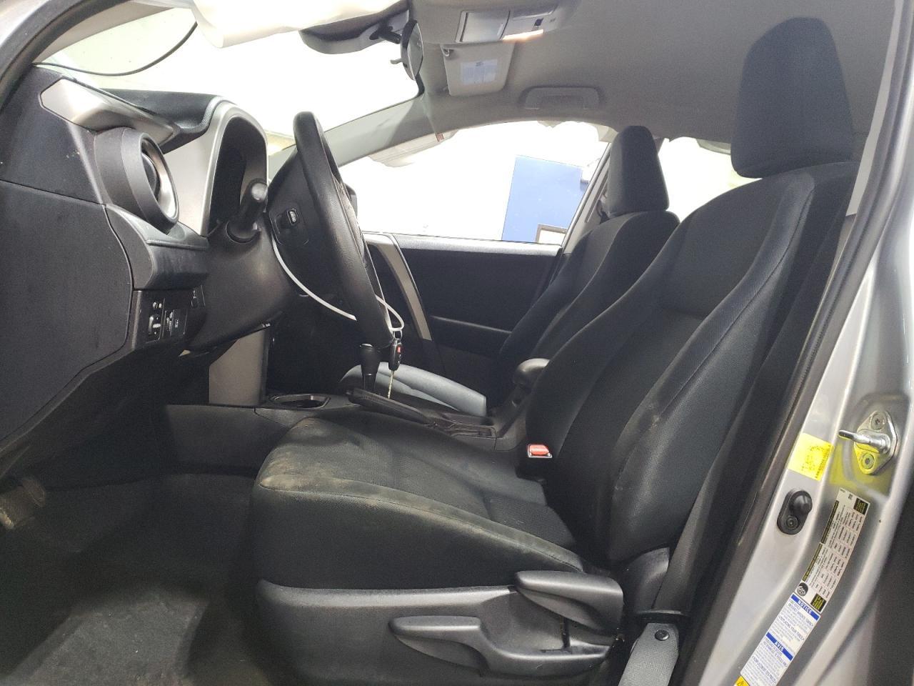 2017 TOYOTA RAV4 LE - Фото 7