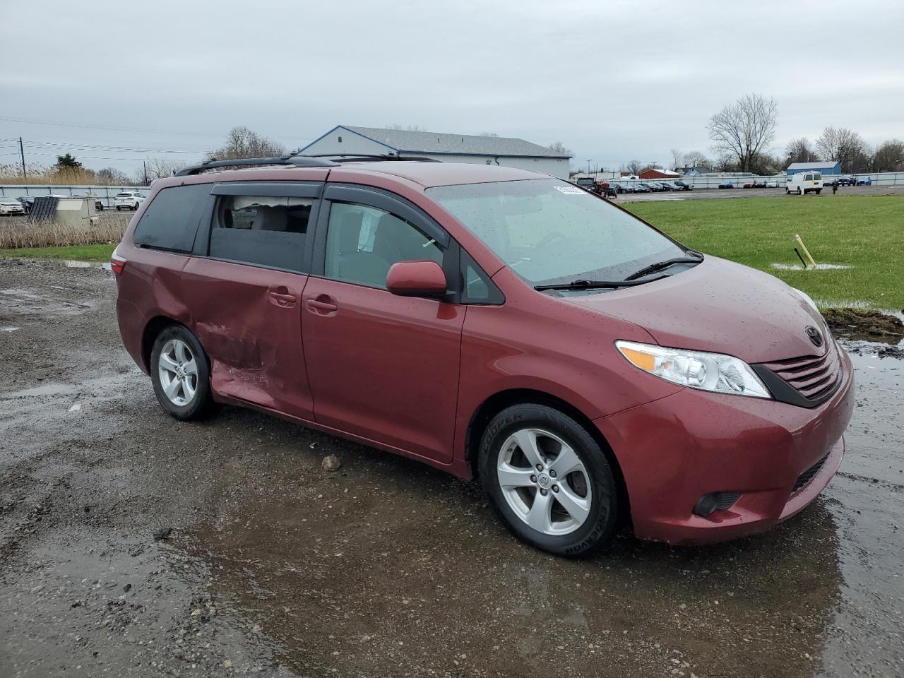 2015 TOYOTA SIENNA LE - Фото 4