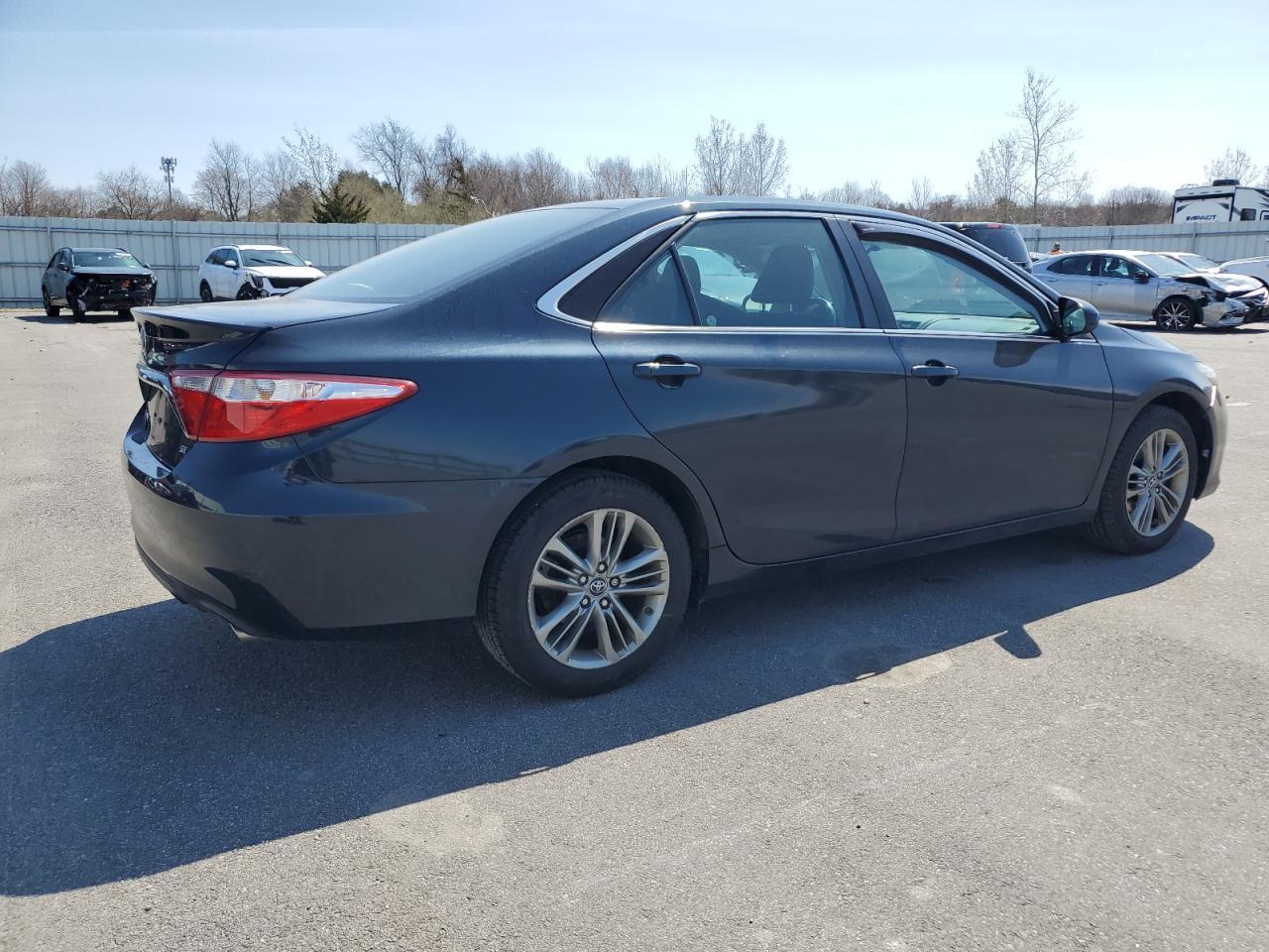 2017 TOYOTA CAMRY LE - Фото 3