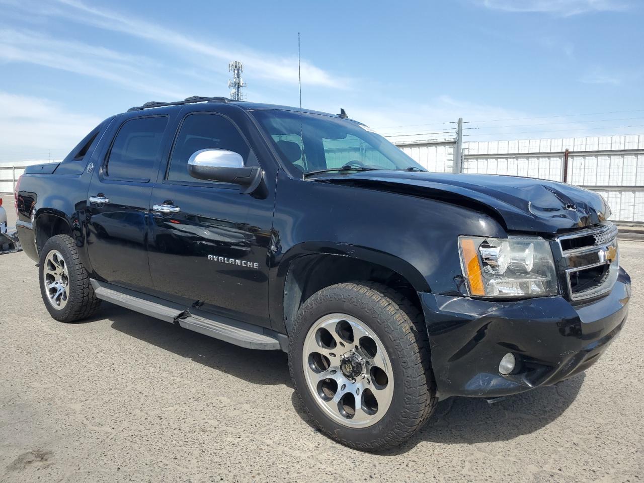 2013 CHEVROLET AVALANCHE - Image 4