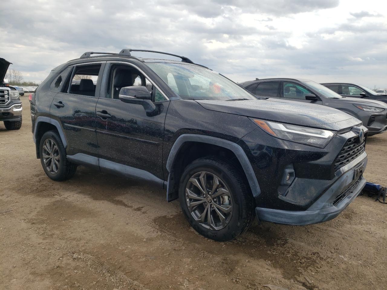 2024 TOYOTA RAV4 XLE P - Фото 4