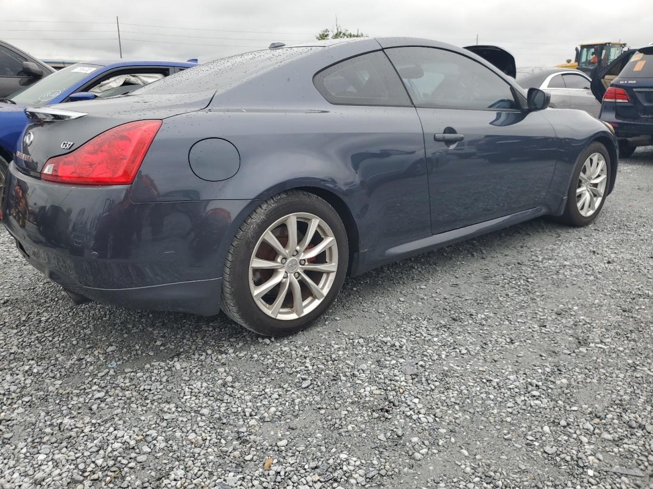 2011 INFINITI G37 BASE - Фото 3