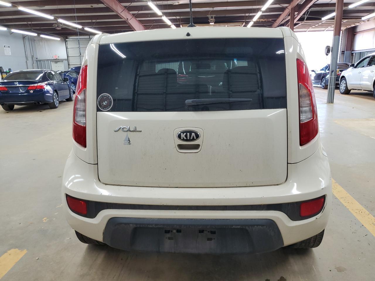 2013 KIA SOUL + - Image 6