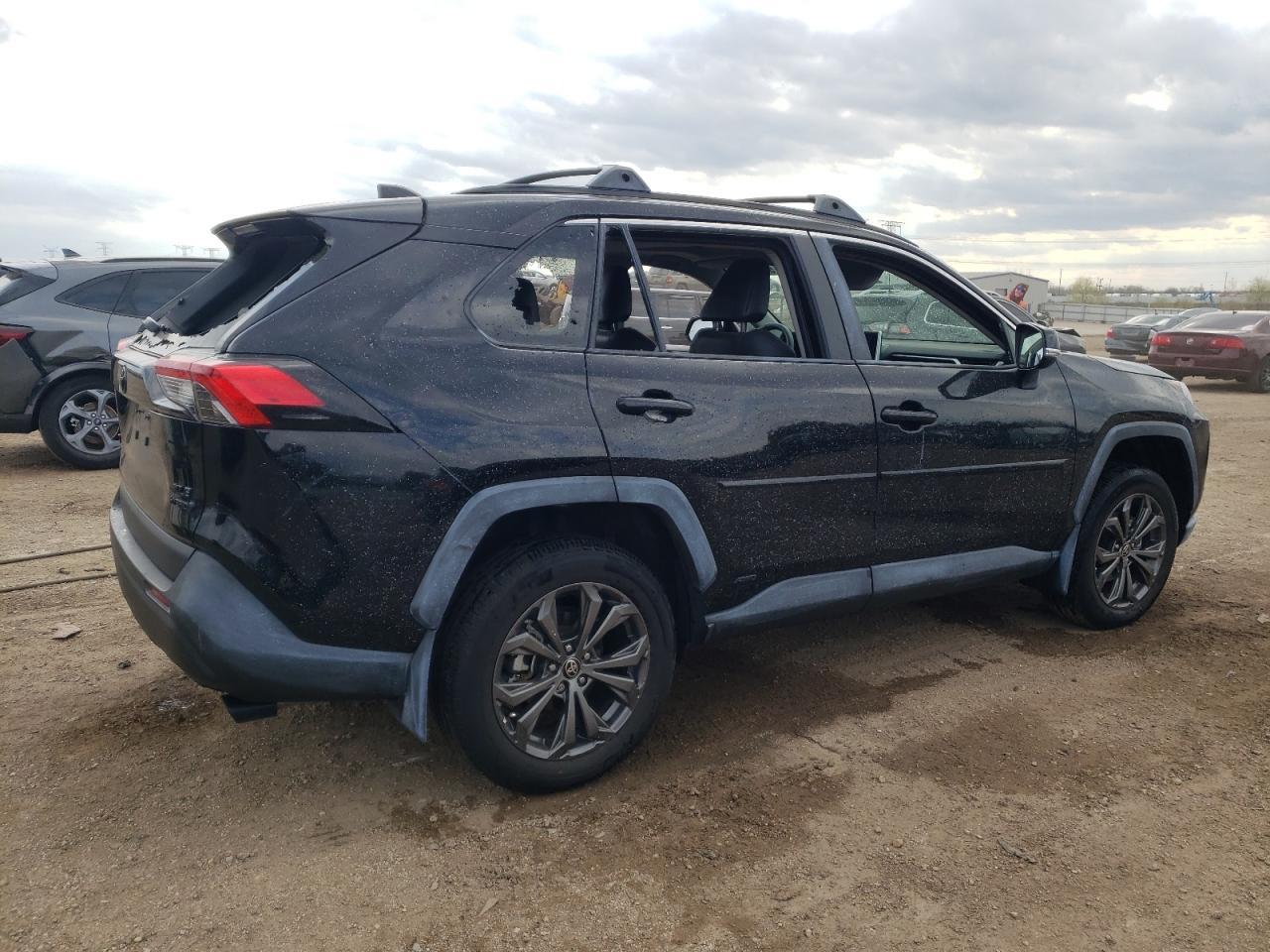2024 TOYOTA RAV4 XLE P - Фото 3