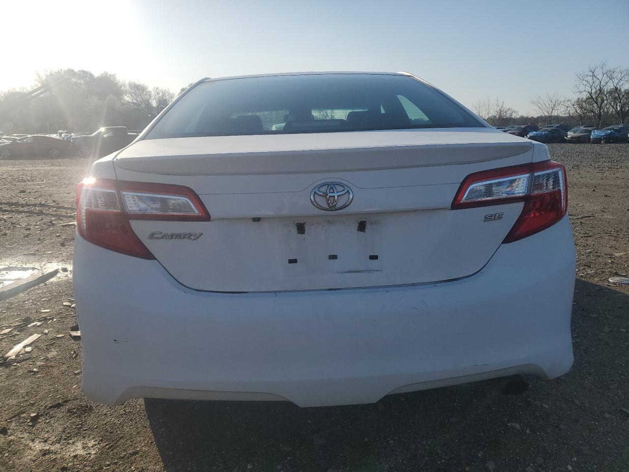 2014 TOYOTA CAMRY L - Image 6